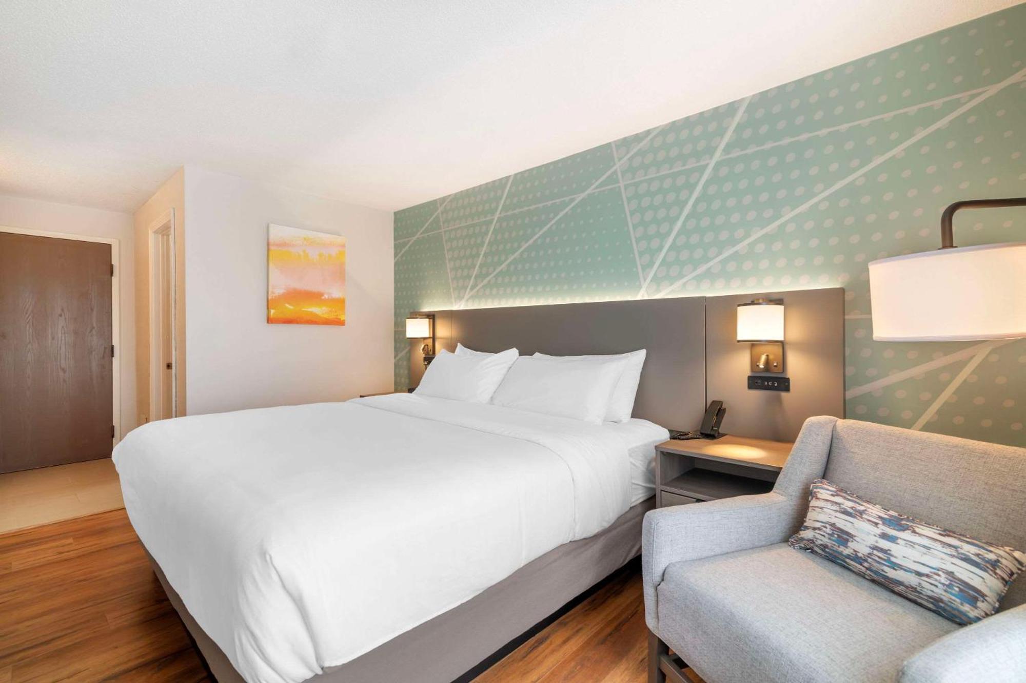 Inn Comfort Airport 2*